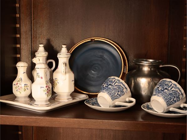 Assortimento di accessori per la casa