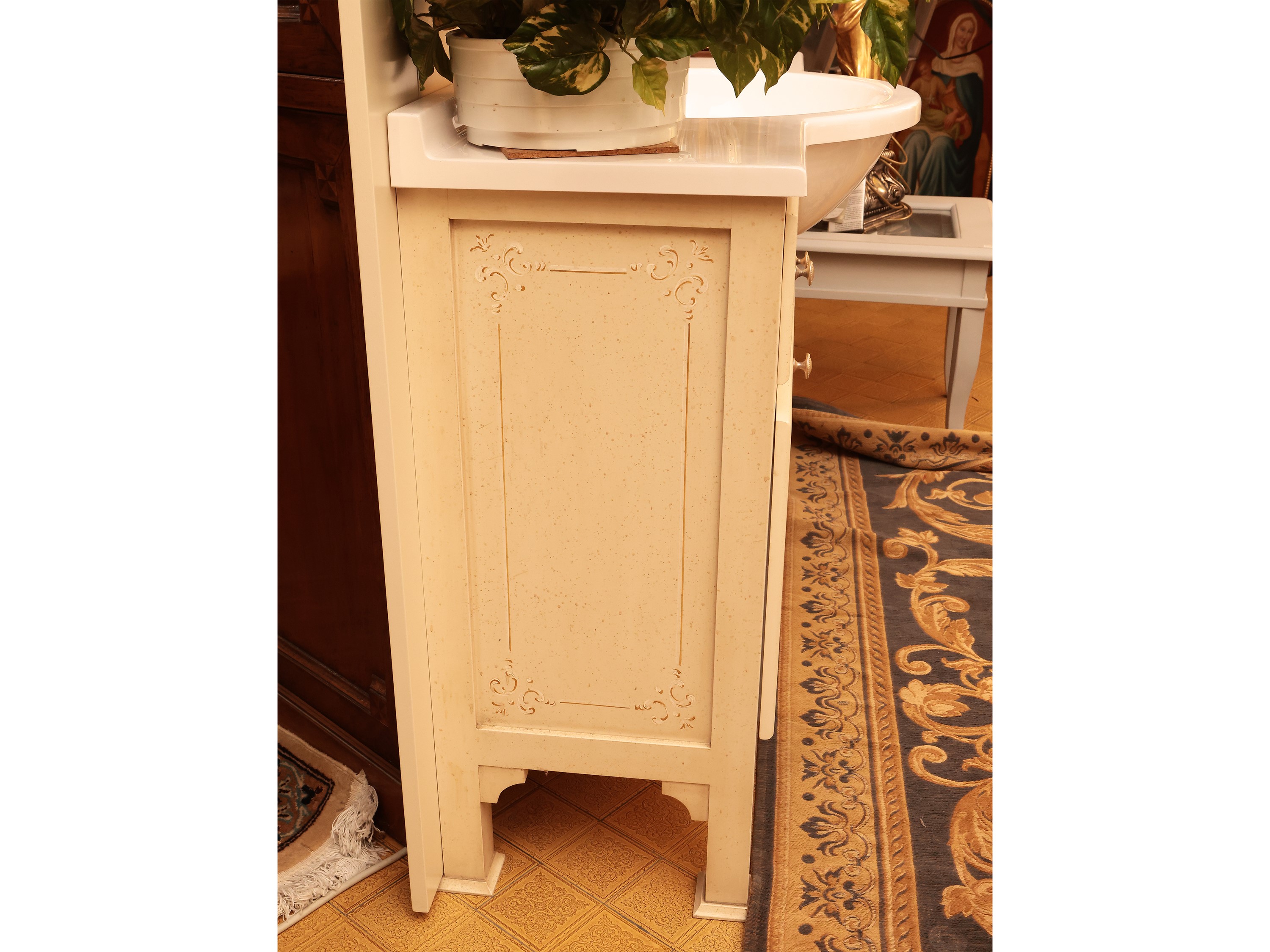 Set per arredare sala da bagno, legno laccato in tonalità avorio