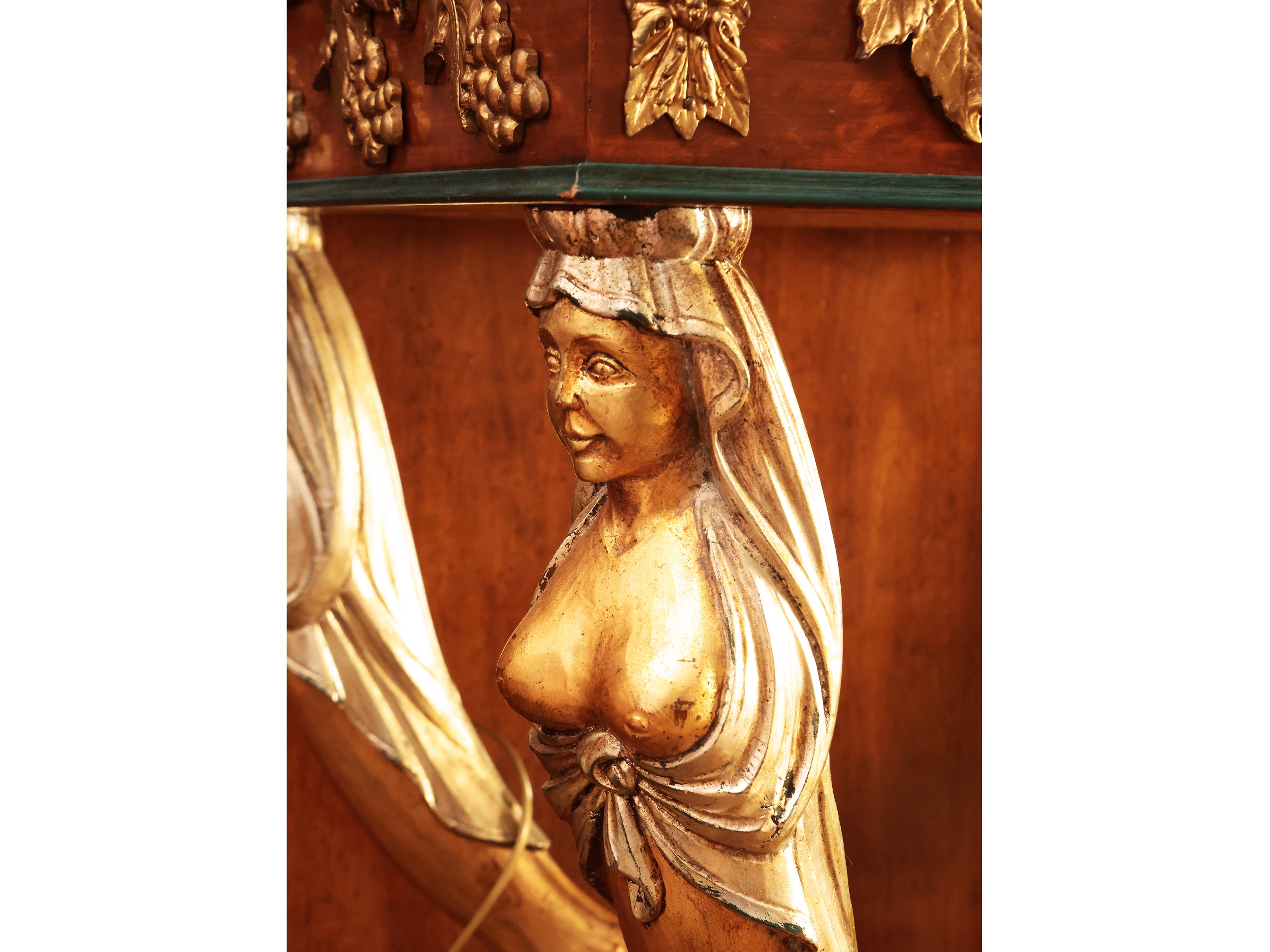 Tavolino da centro a teca per collezioni