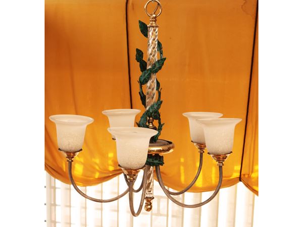 Lampadario in metallo laccato