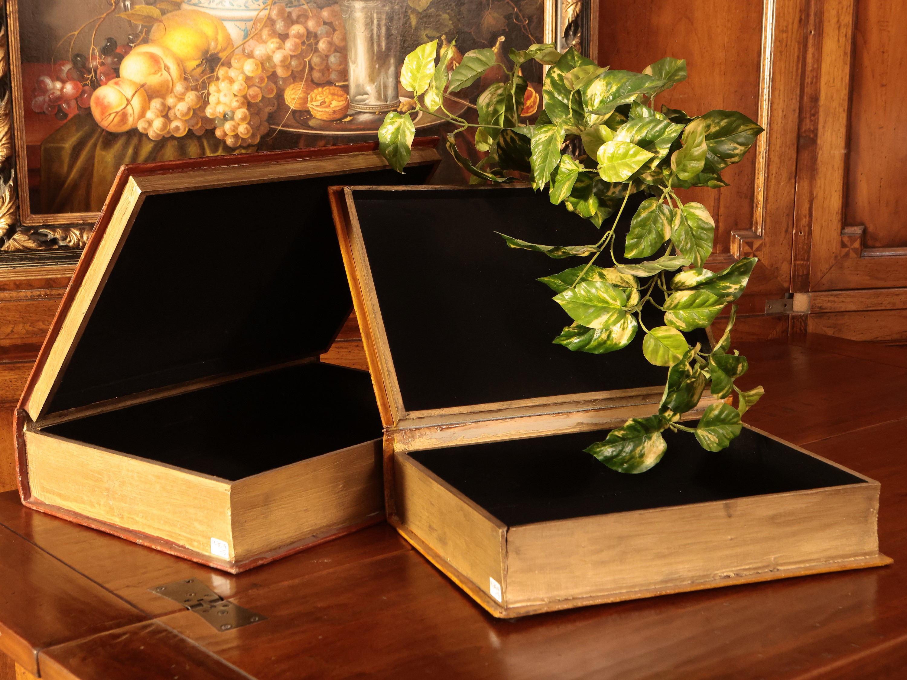 Due scatole in legno