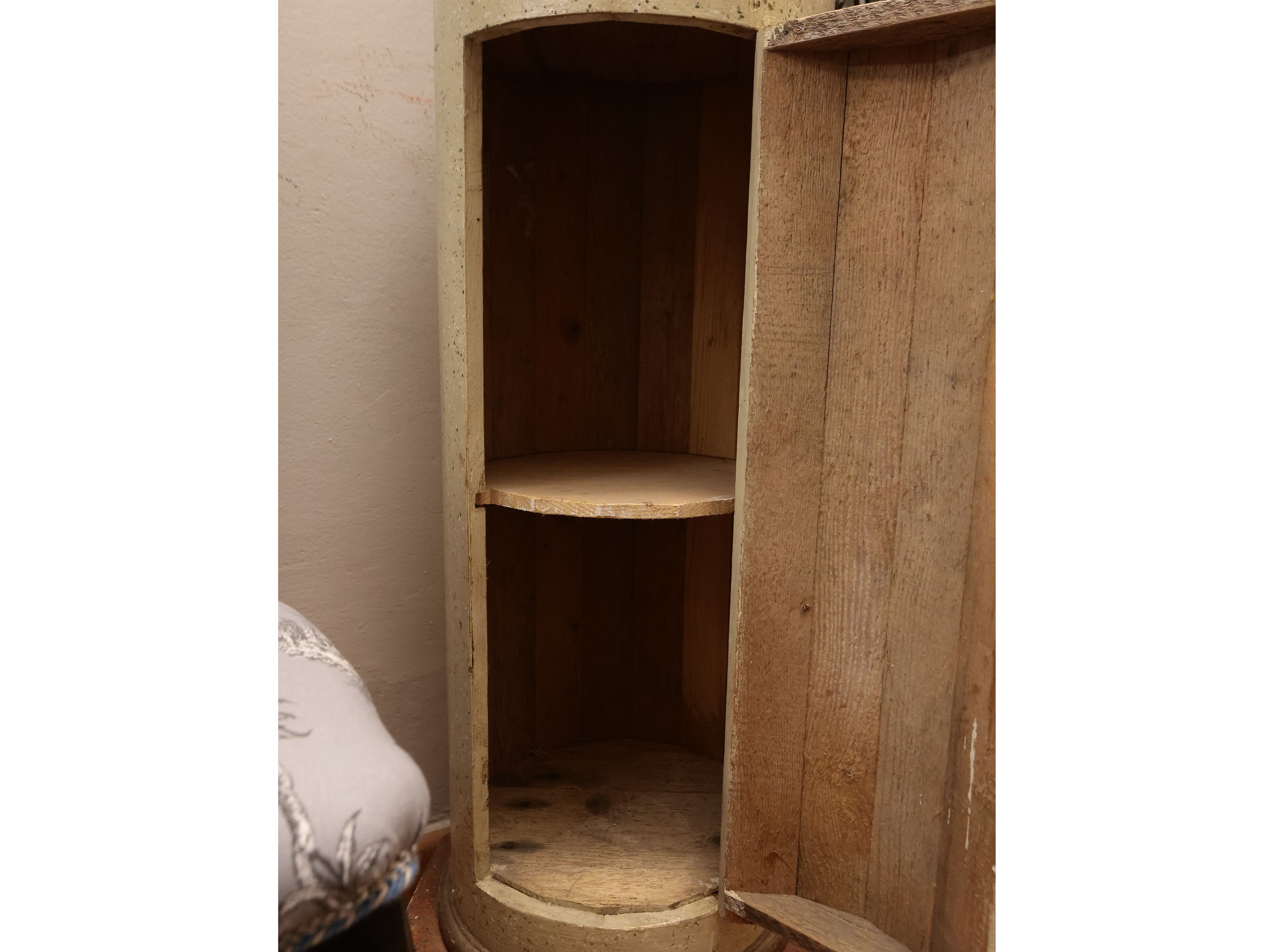 Comodino a Colonna in Legno Laccato