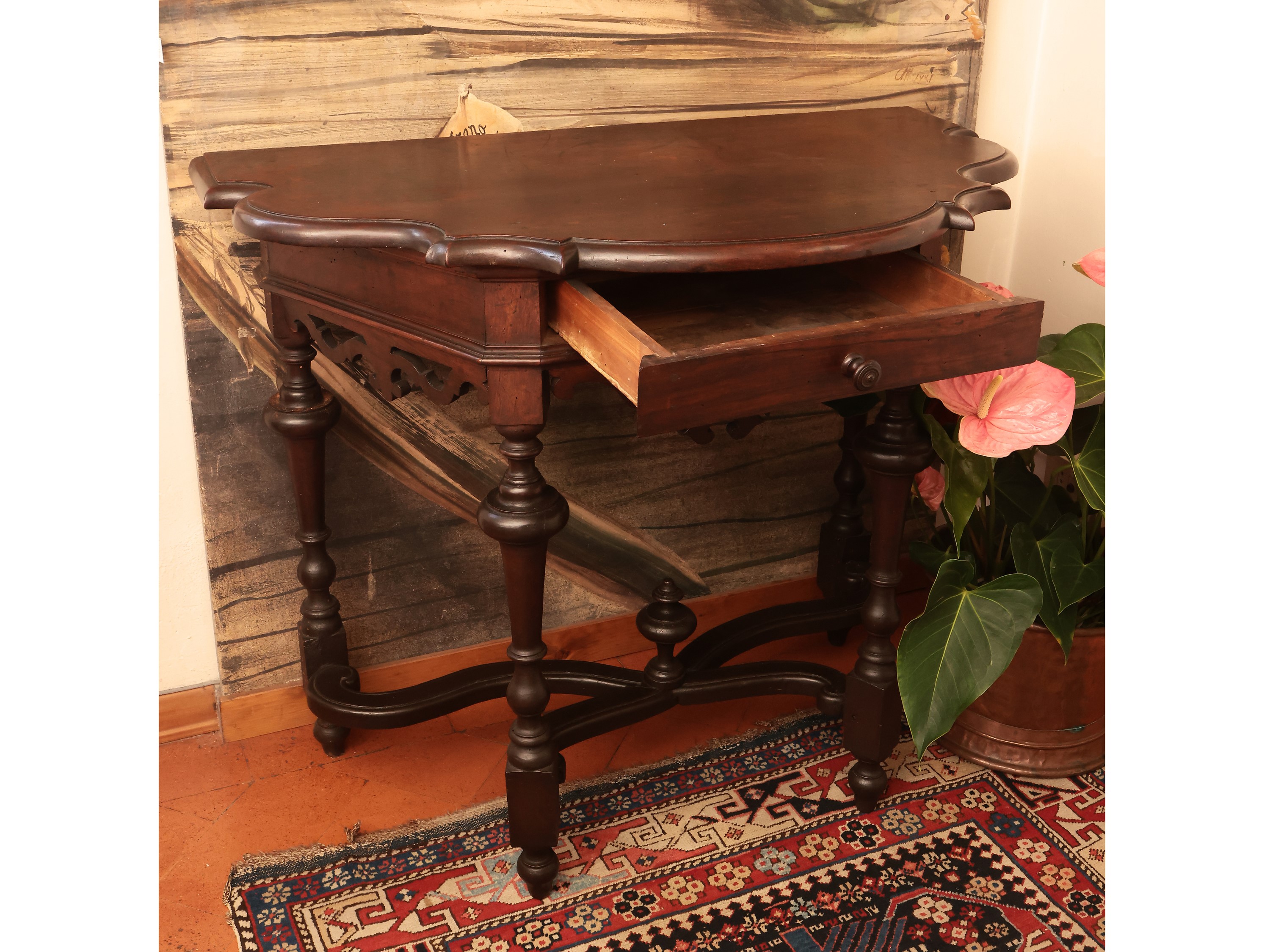 Coppia di mezzi tavoli in noce