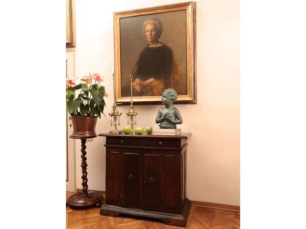 Piccola credenza in noce
