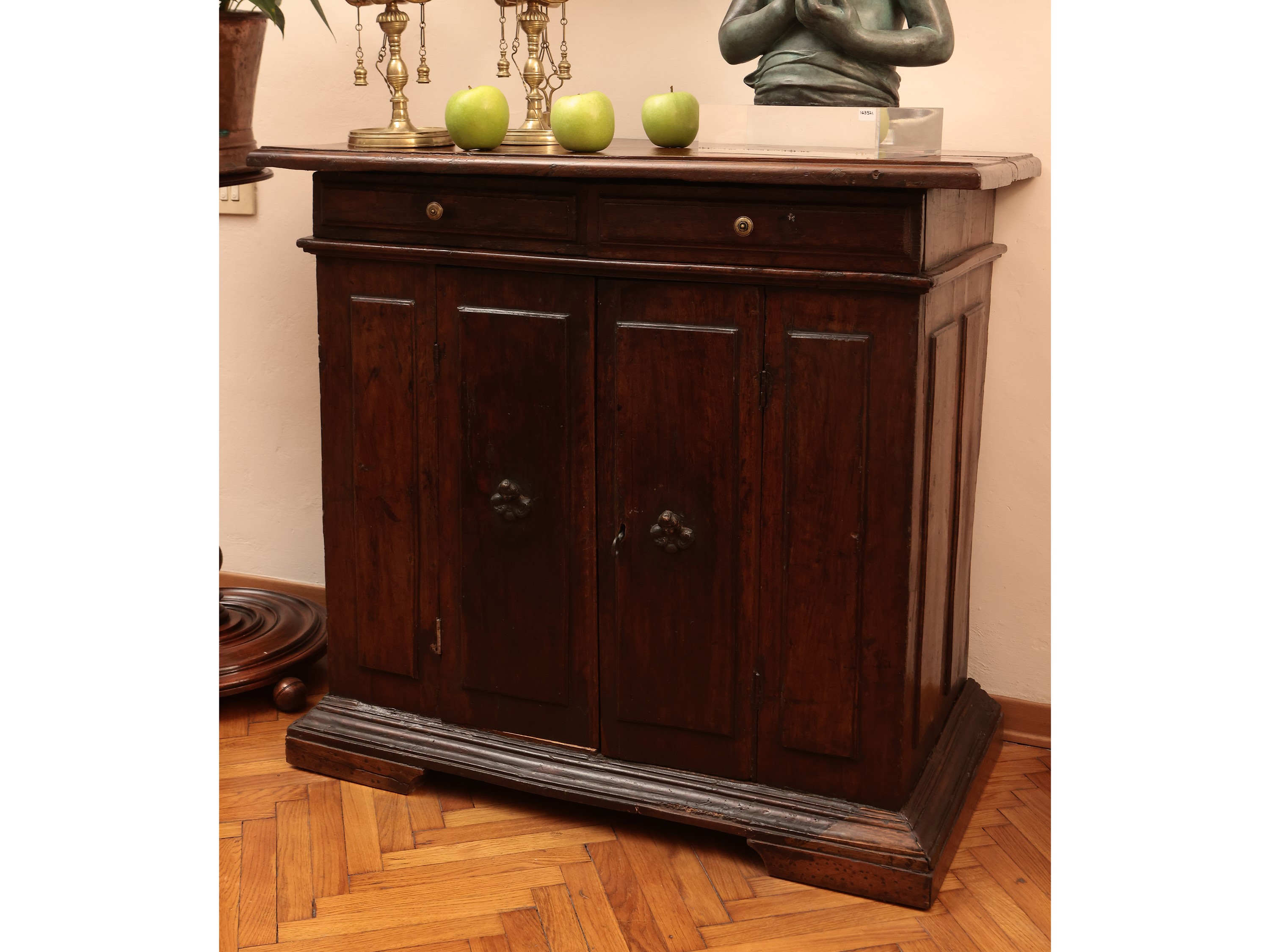 Piccola Credenza in Noce