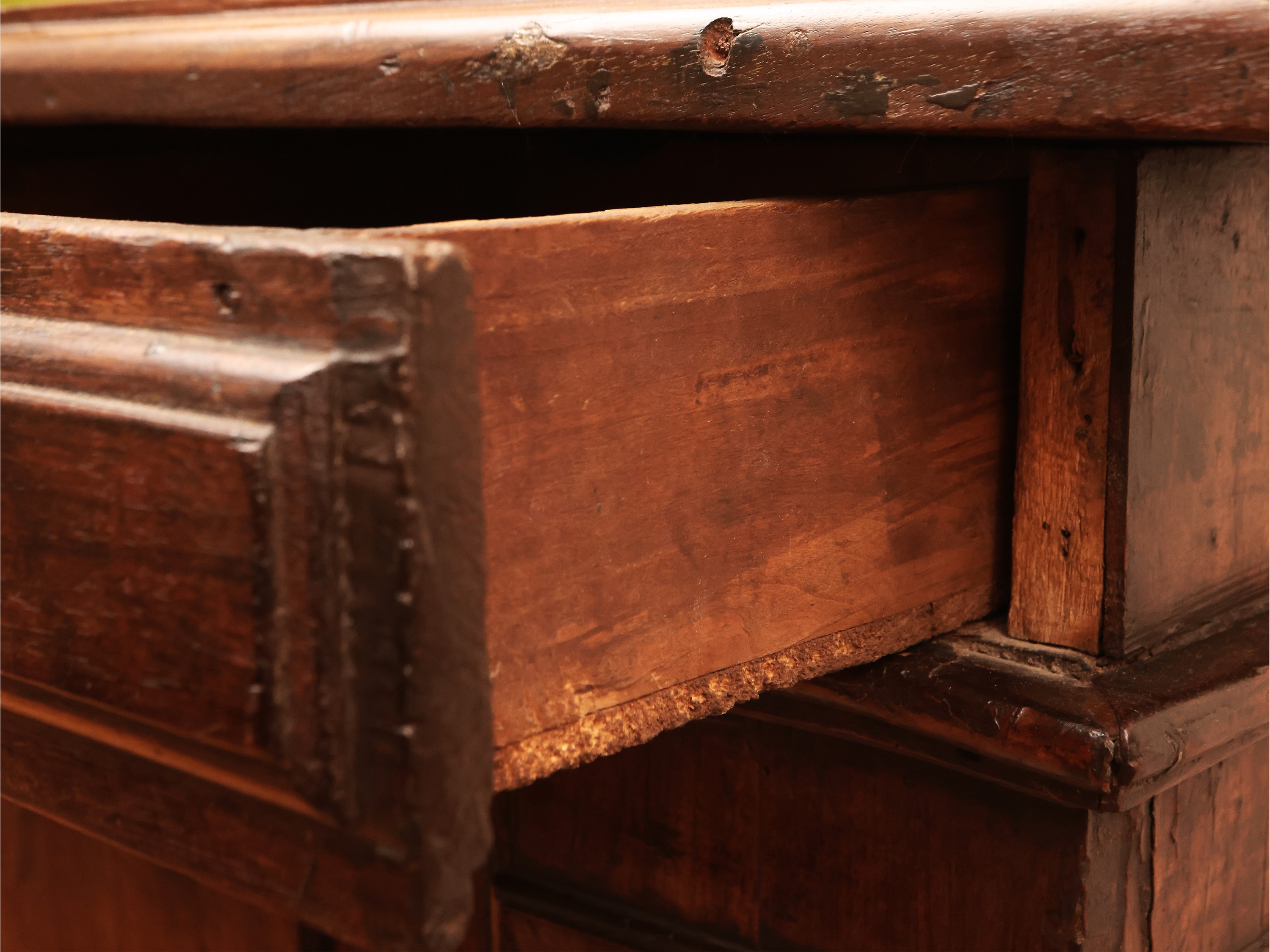 Piccola Credenza in Noce