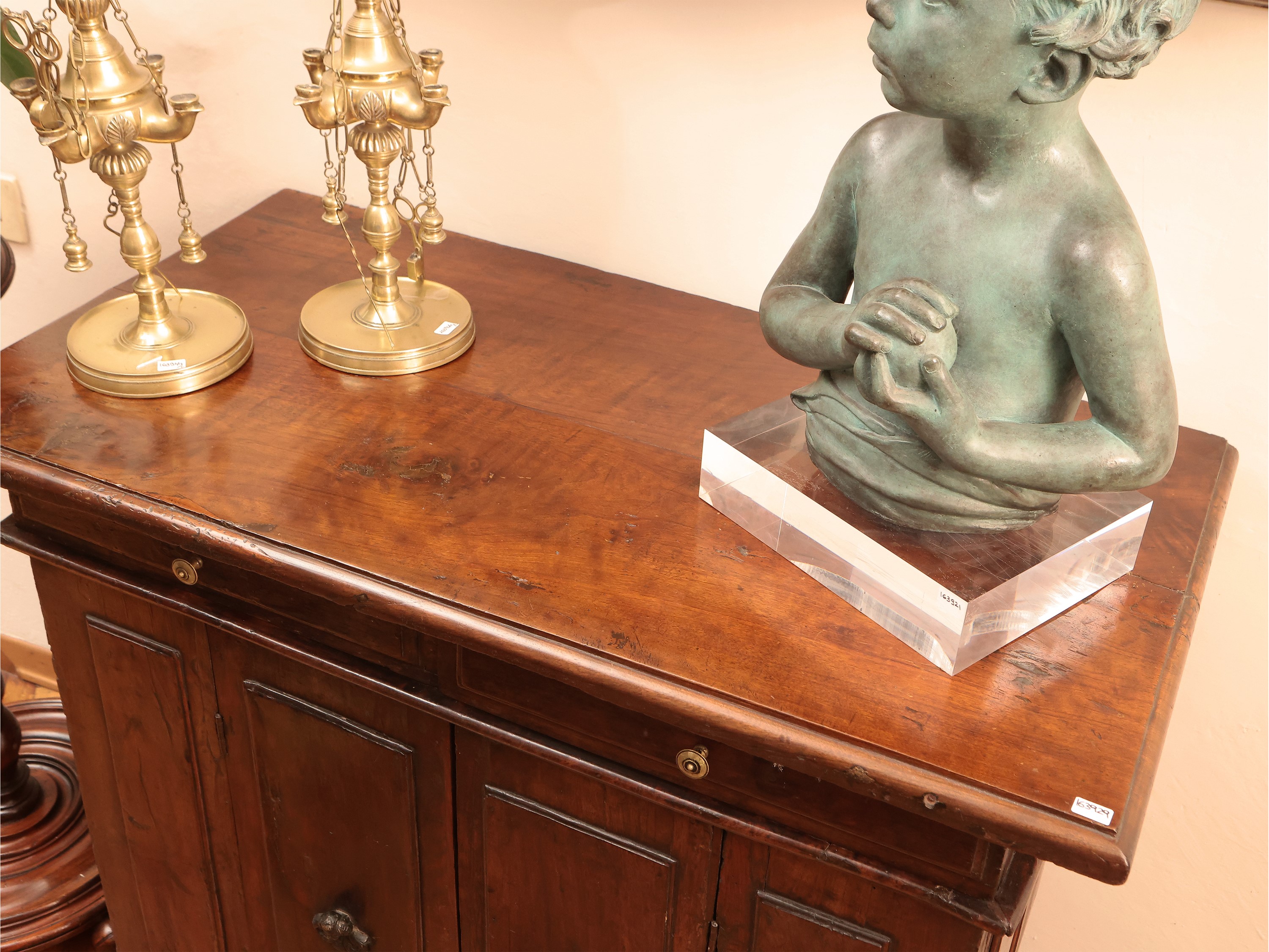 Piccola Credenza in Noce