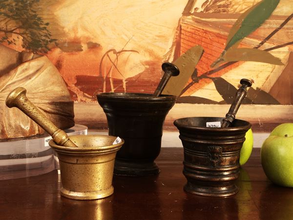 Tre mortai d'epoca in bronzo