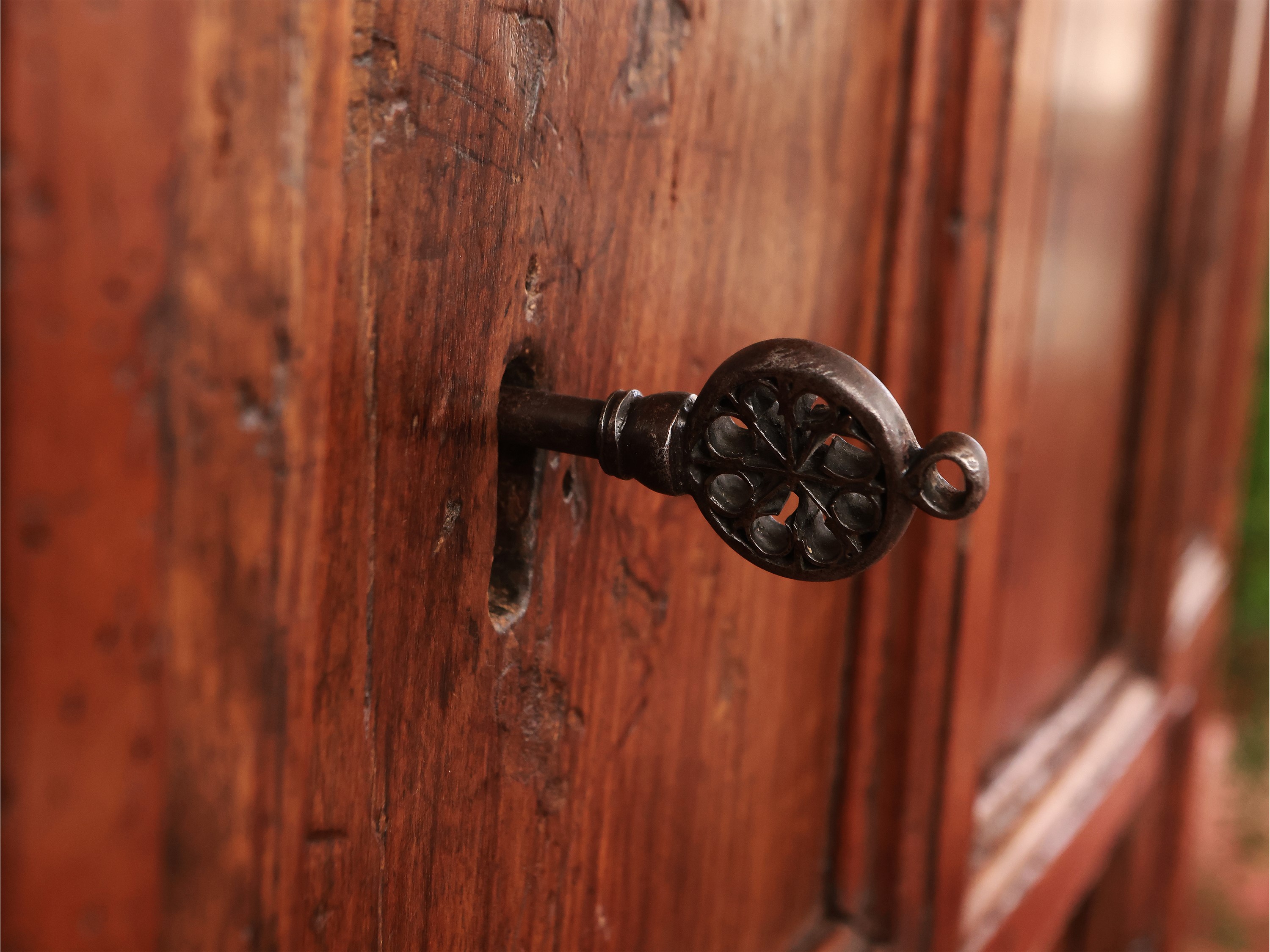 Armadio stipo in noce