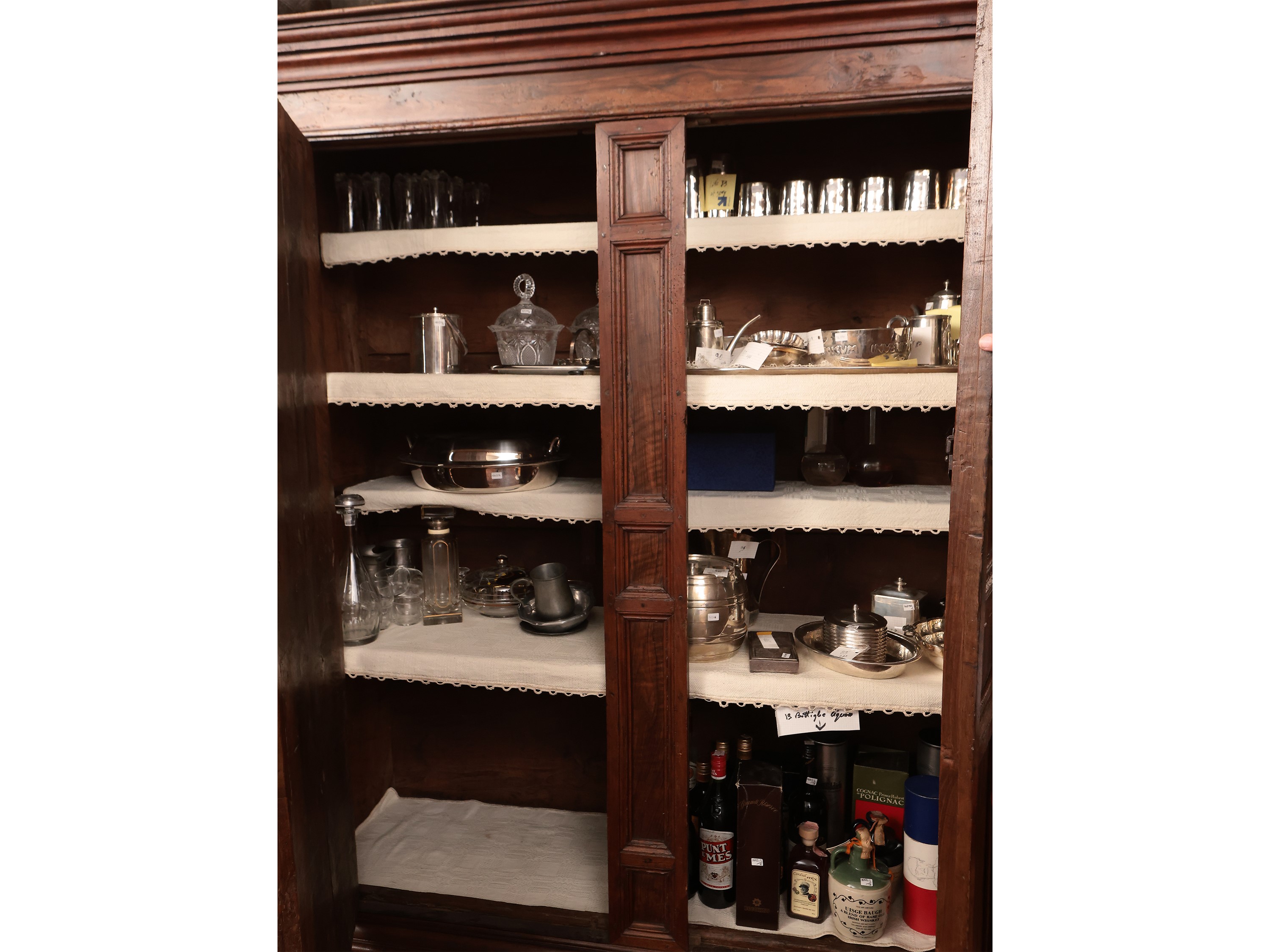 Armadio stipo in noce