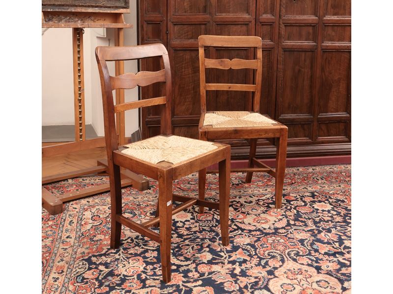 Serie di Cinque Sedie Rustiche in Legno Tenero