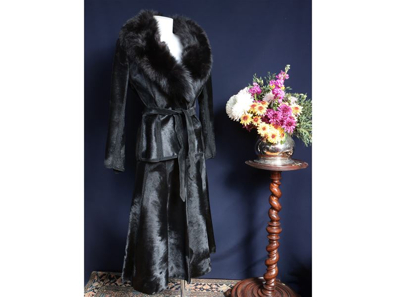 Tailleur nero in pelliccia di cavallino e volpe, Beltrami Firenze