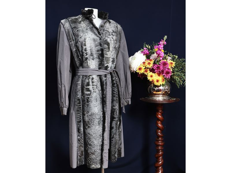 Cappotto in pelliccia di breitschwanz nero