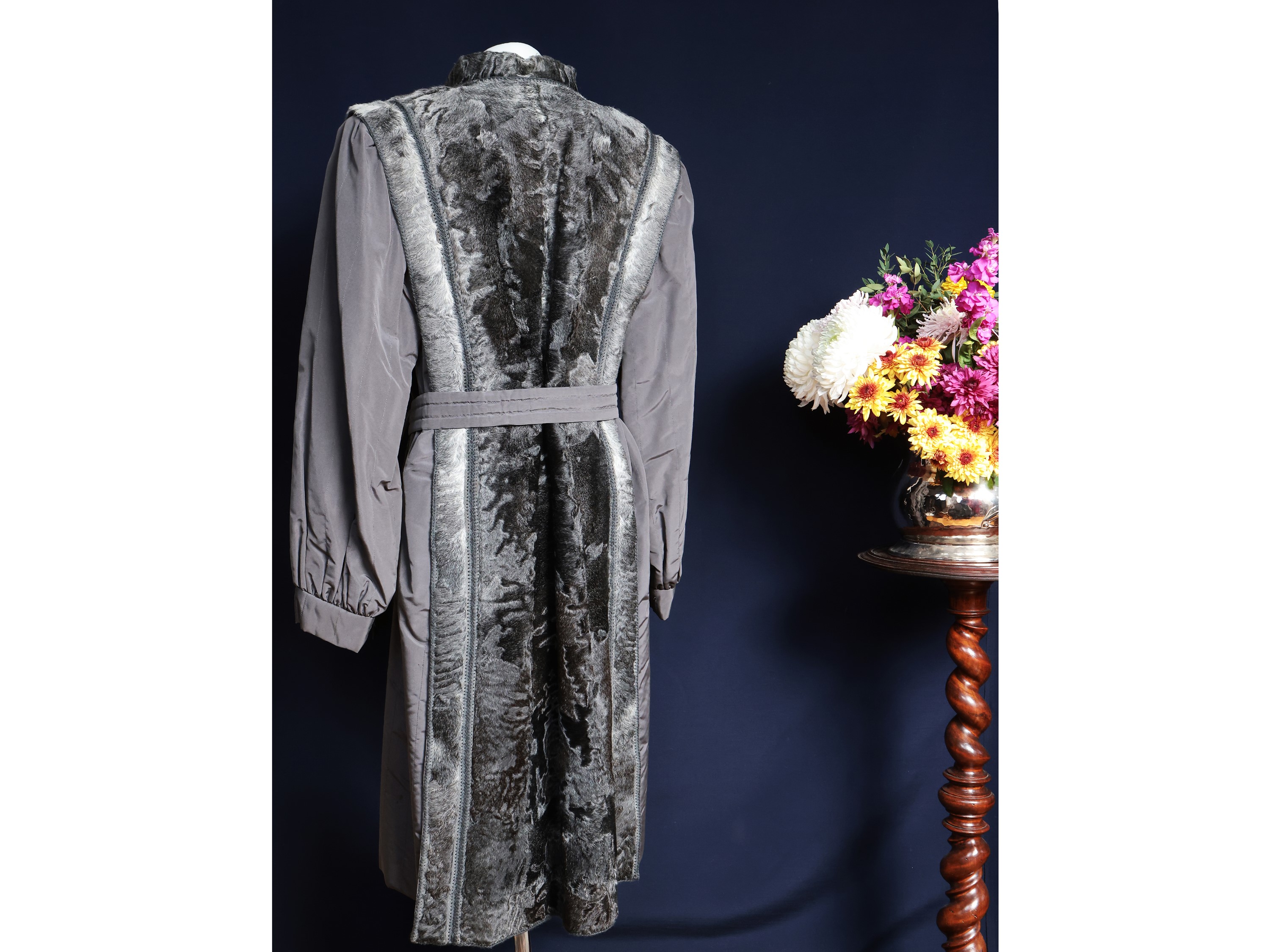 Cappotto in pelliccia di breitschwanz nero