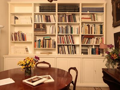 Libreria a Due Corpi in Legno Laccato Bianco