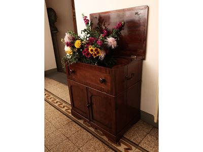 Piccola Credenza a Toilette in Mogano