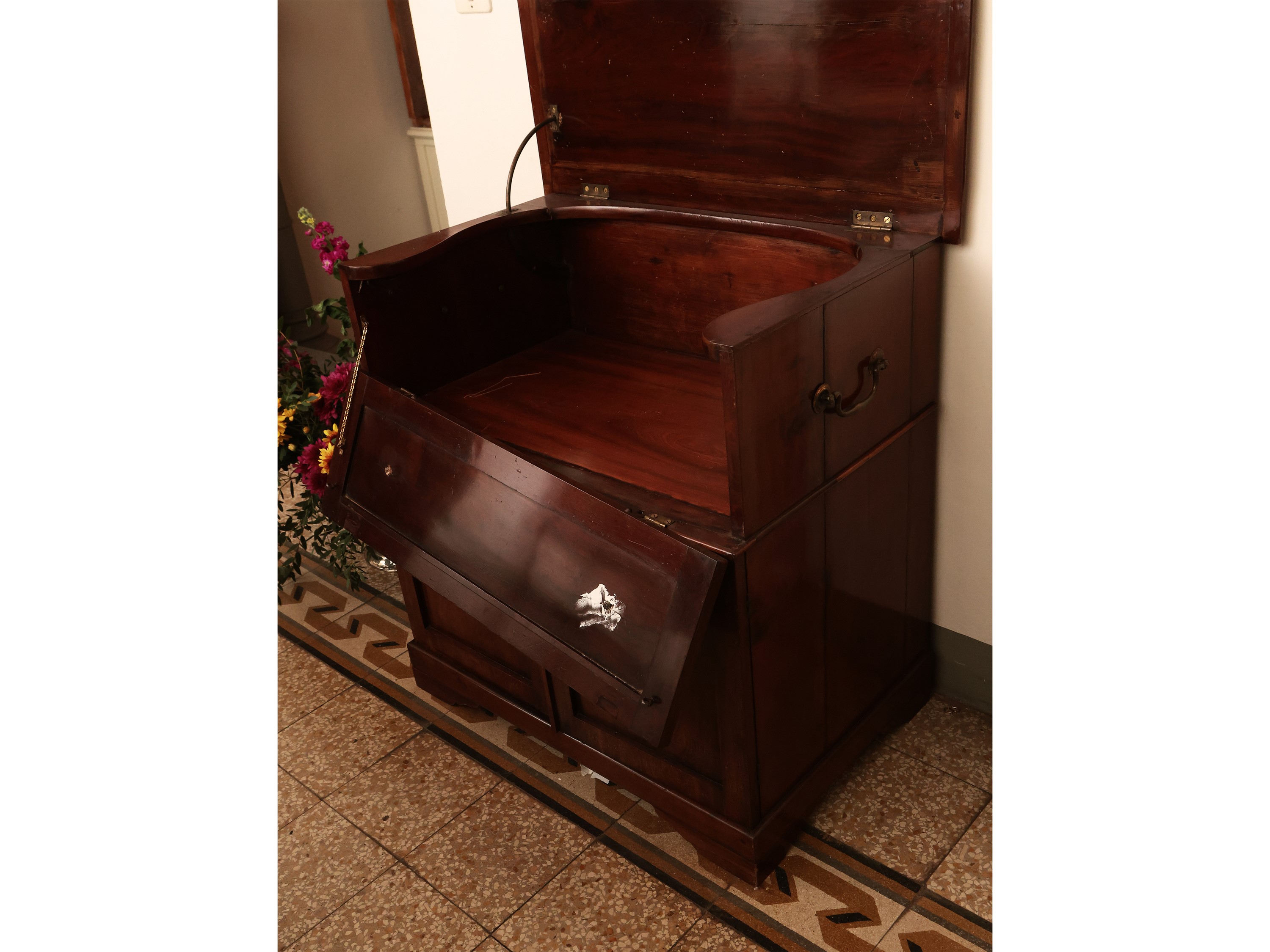 Piccola Credenza a Toilette in Mogano