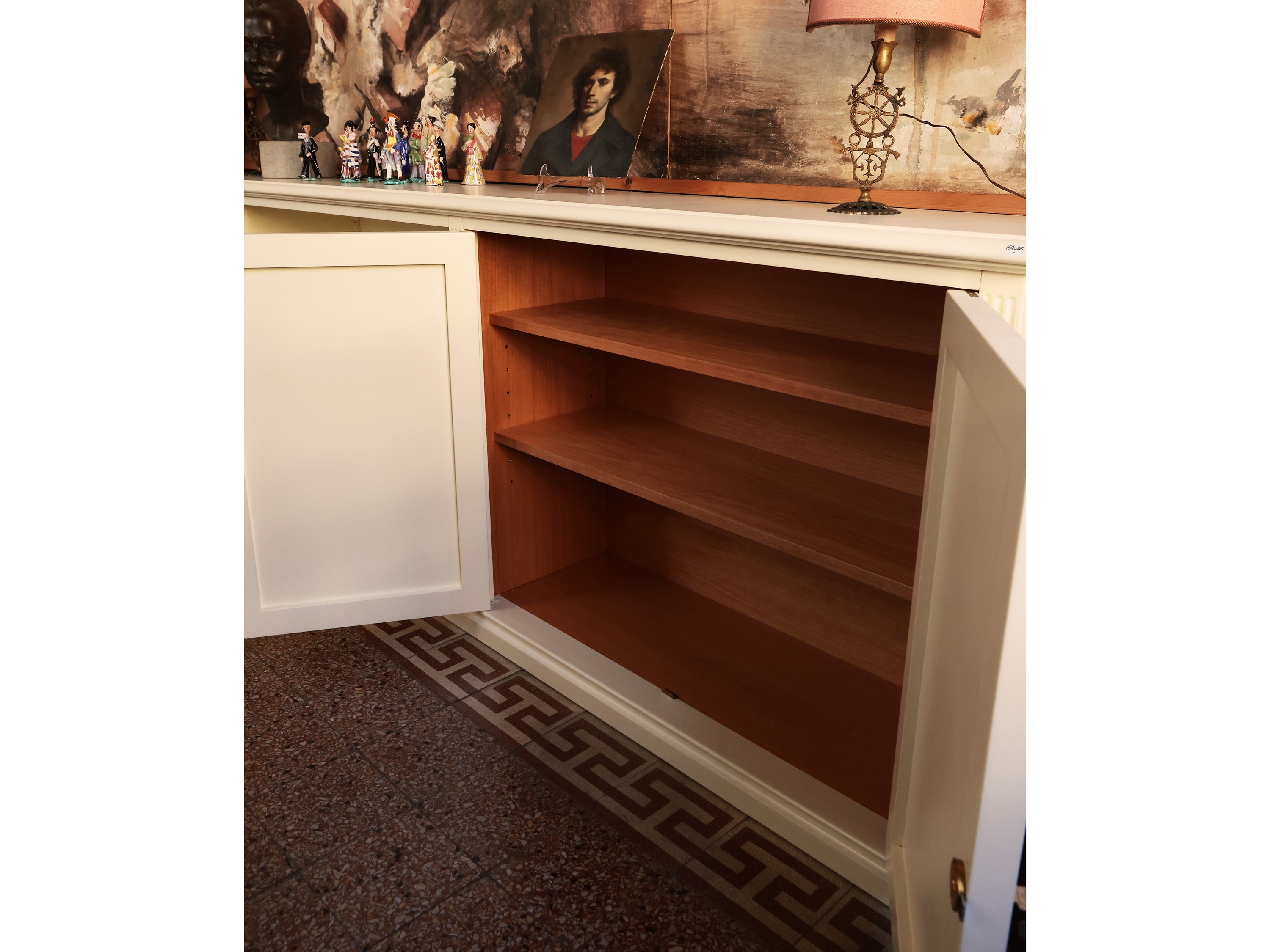 Grande Credenza in Legno Laccato Bianco