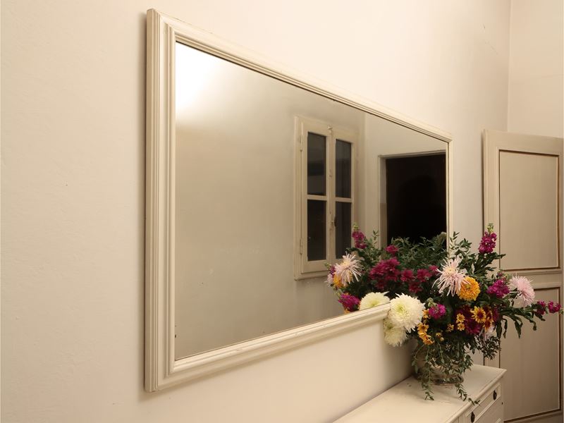 Grande Specchiera con Cornice in Legno Laccato Bianco