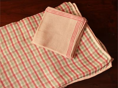 Tessilarte, Tovaglia in lino tessuto a mano con motivo a quadretti in rosa e verde