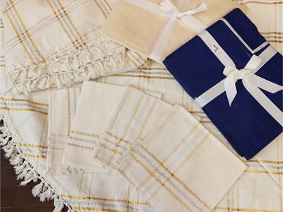 Assortimento di tovaglie, varie dimensioni e materiali