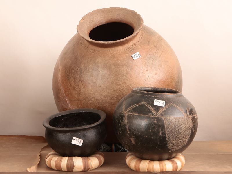 Tre Vasi Tribali in Terracotta