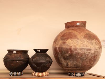 Tre Vasi Tribali in Terracotta