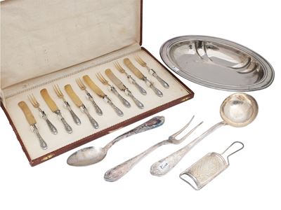 Servizio di accessori per la tavola in metallo argentato, completo per sei persone