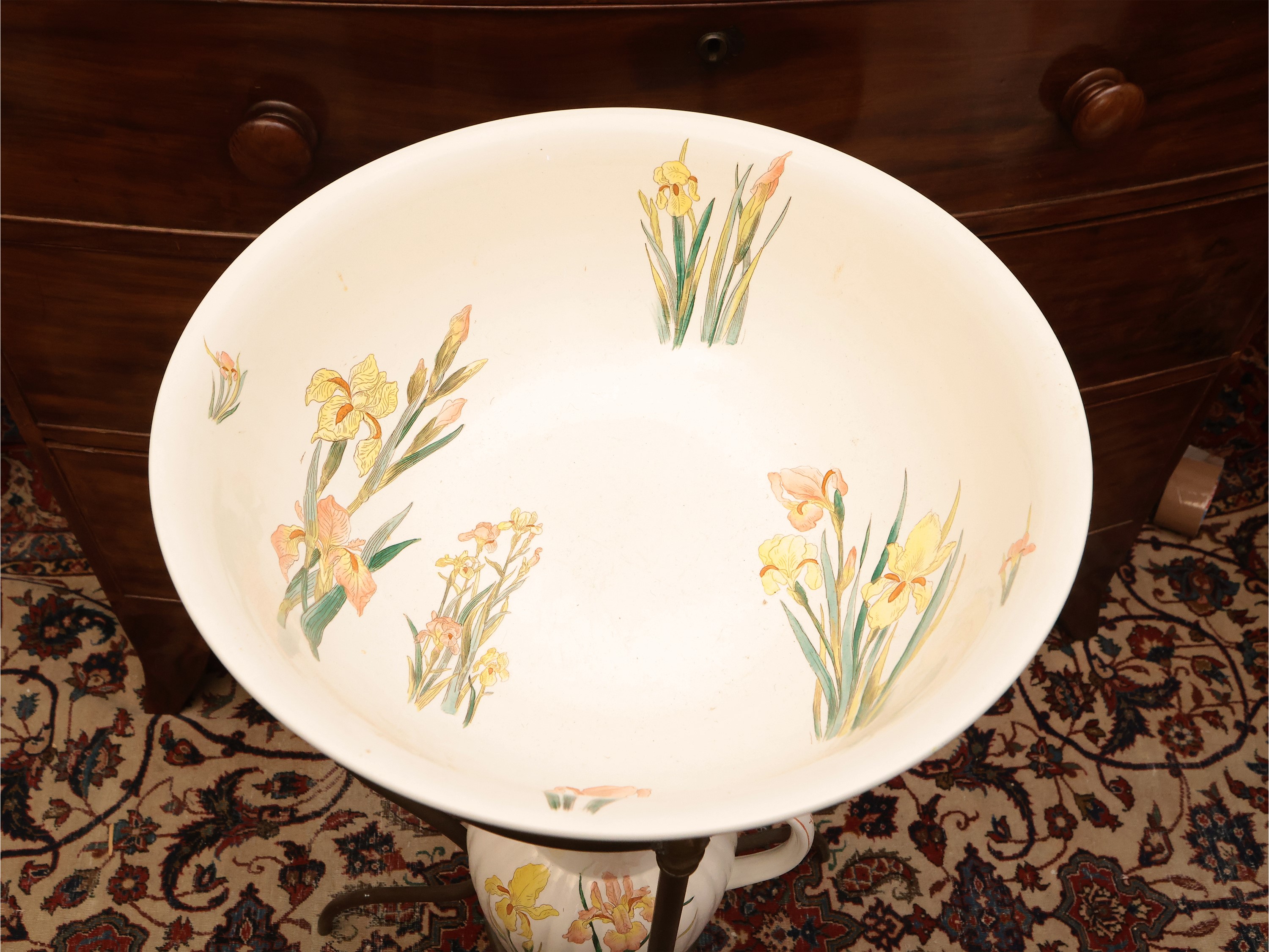Società Ceramica Richard Ginori, Lavamani in ceramica con decorazioni floreali