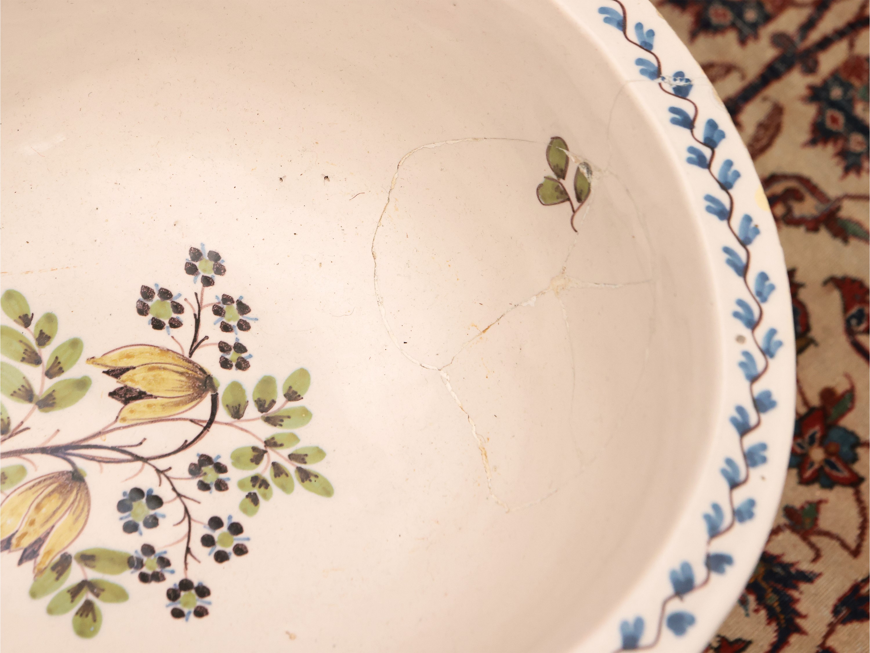 Bidet in ceramica, decorato con motivo floreale