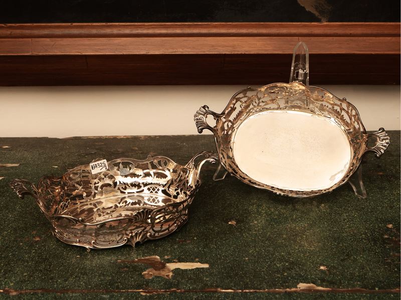 Coppia di cestini porta bonbon in argento