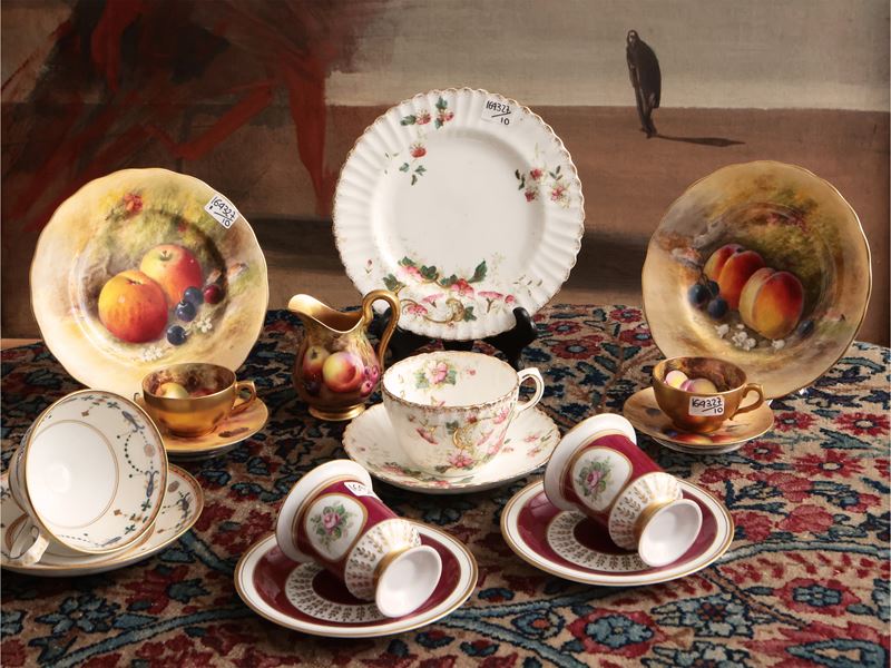 Dieci tazzine d'epoca in porcellana da collezione