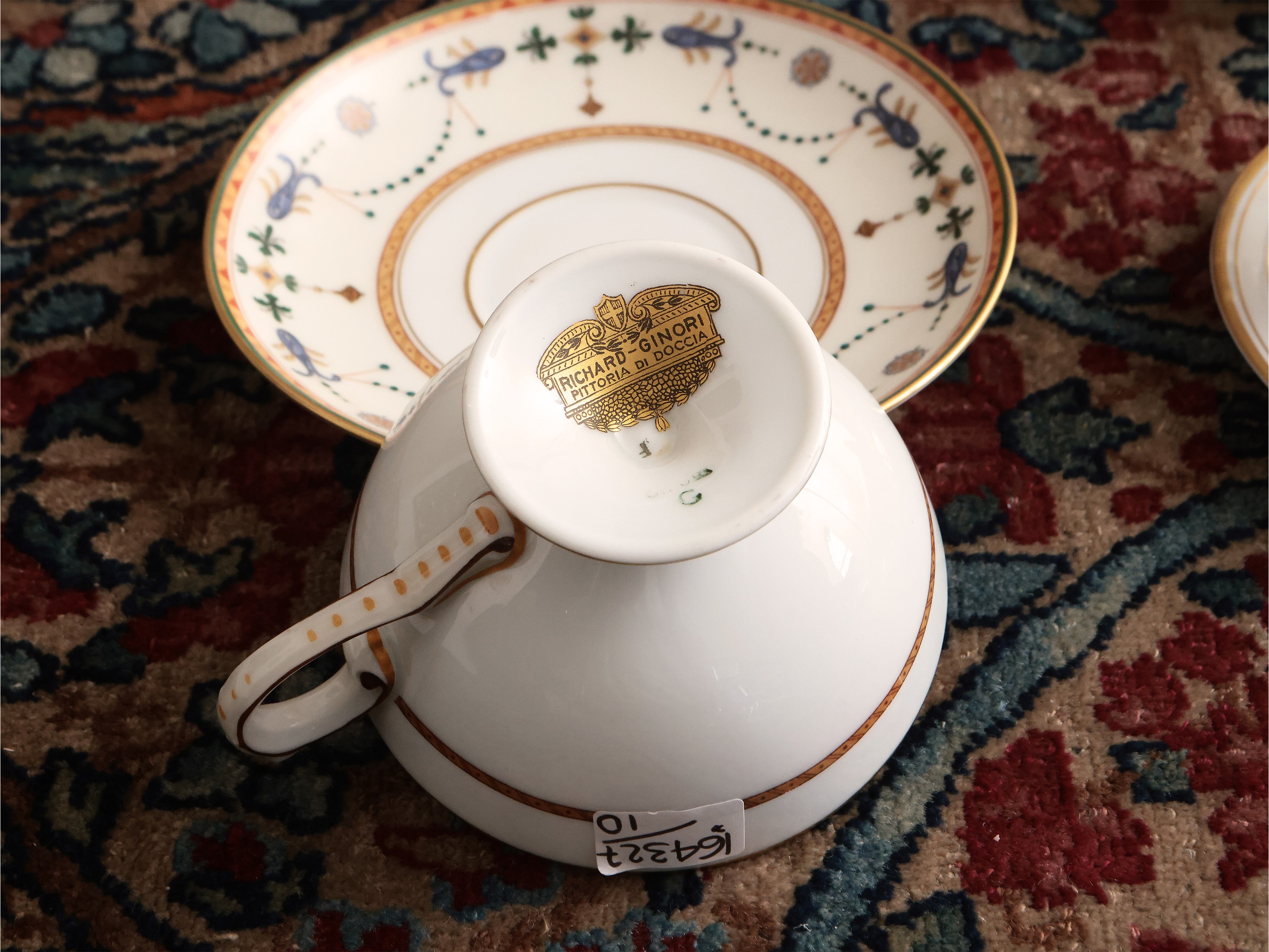 Dieci tazzine d'epoca in porcellana da collezione