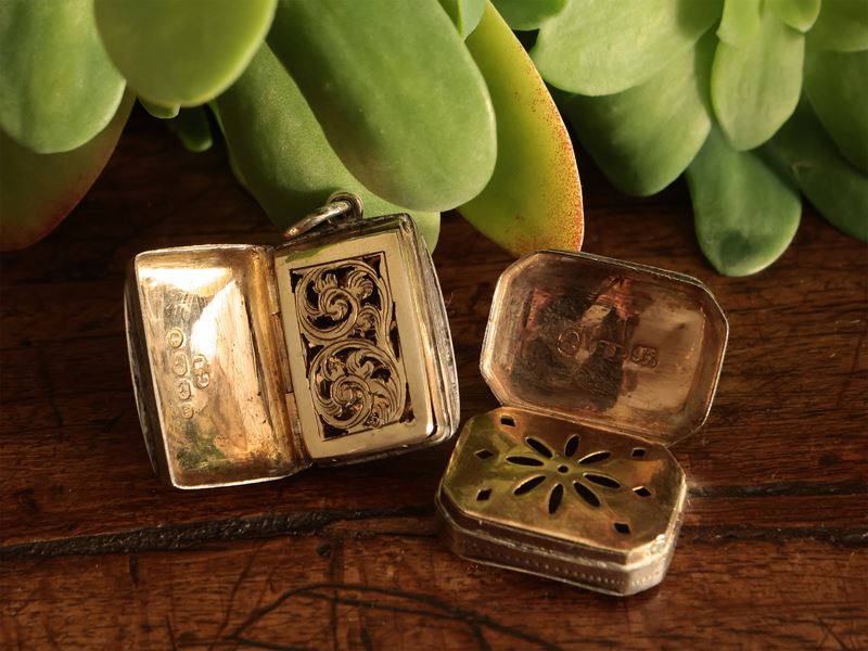 Due vinaigrette da collezione in argento