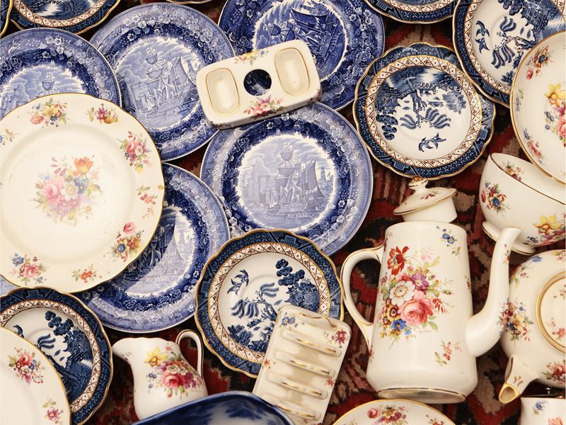 Assortimento di Accessori in Terraglia e Ceramica Inglese