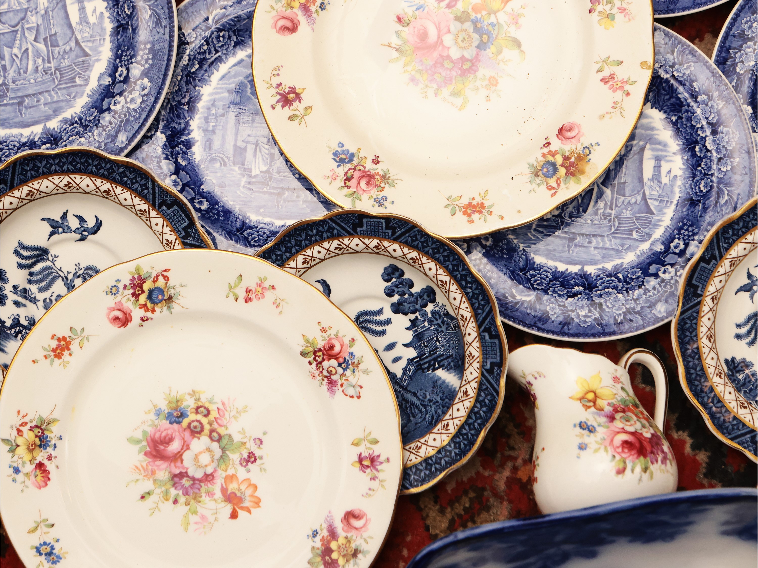 Assortimento di Accessori in Terraglia e Ceramica Inglese