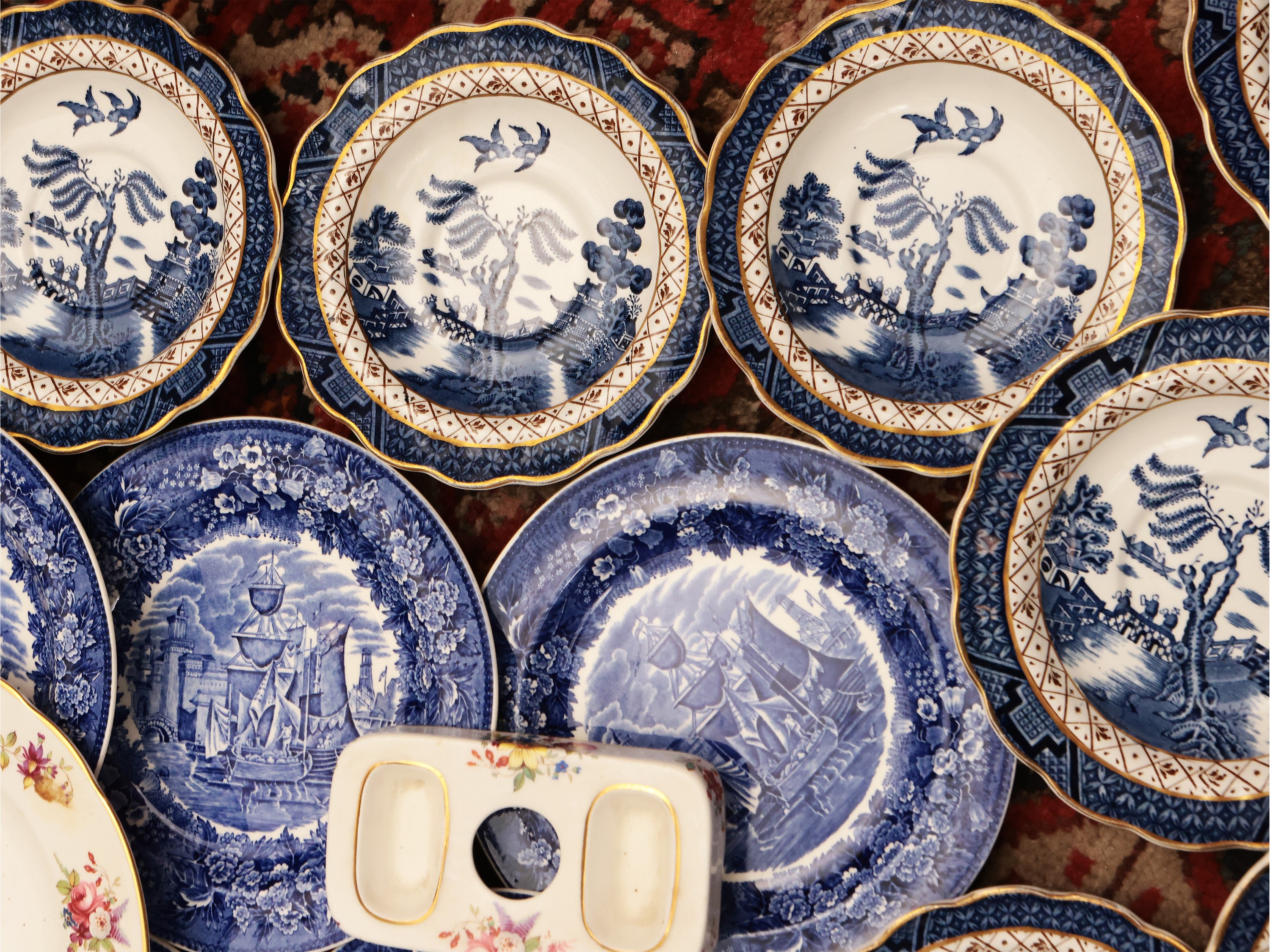 Assortimento di Accessori in Terraglia e Ceramica Inglese