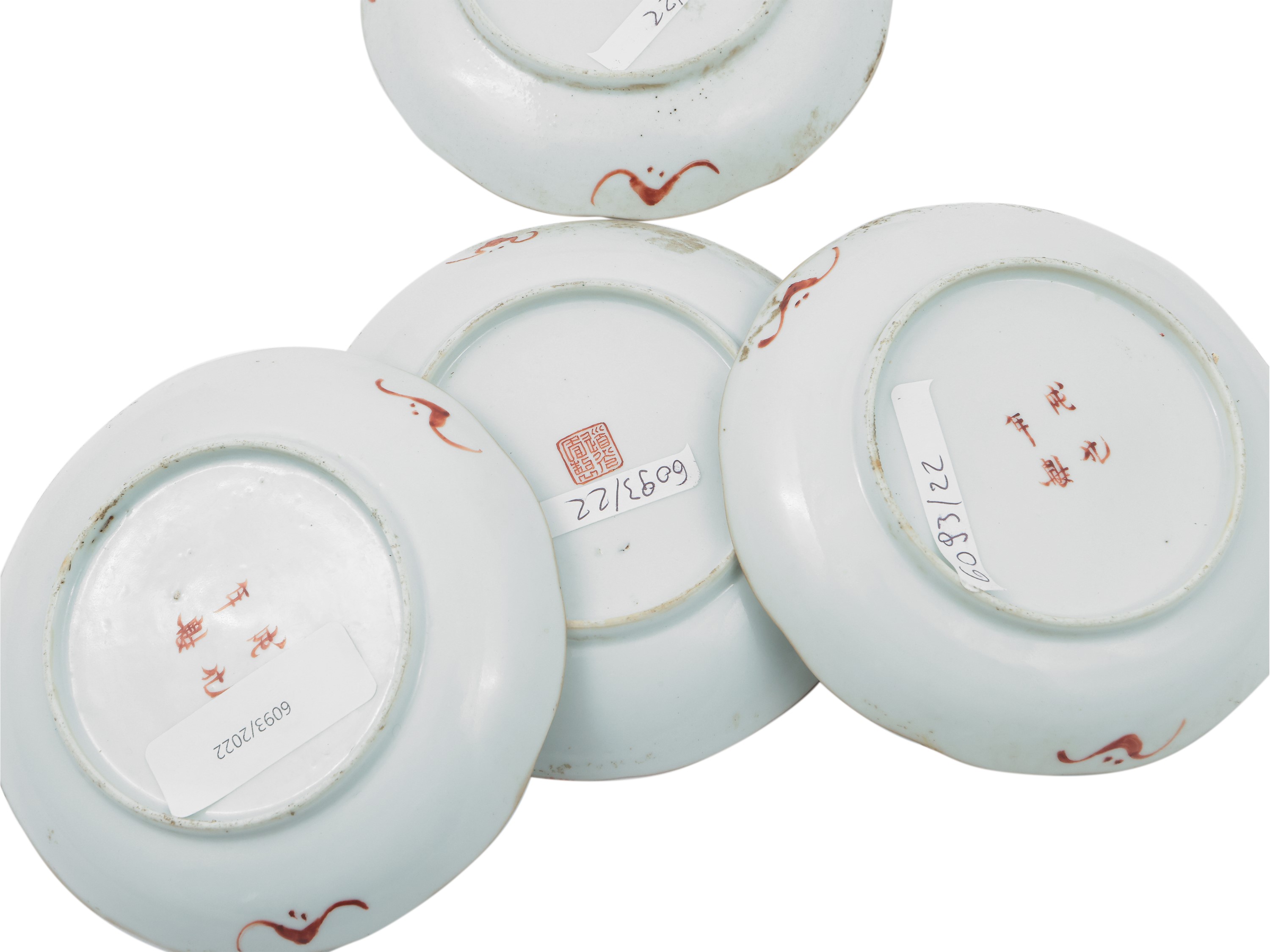 Serie di quattro piattini in porcellana