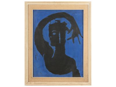 Figura con Sfondo Blu