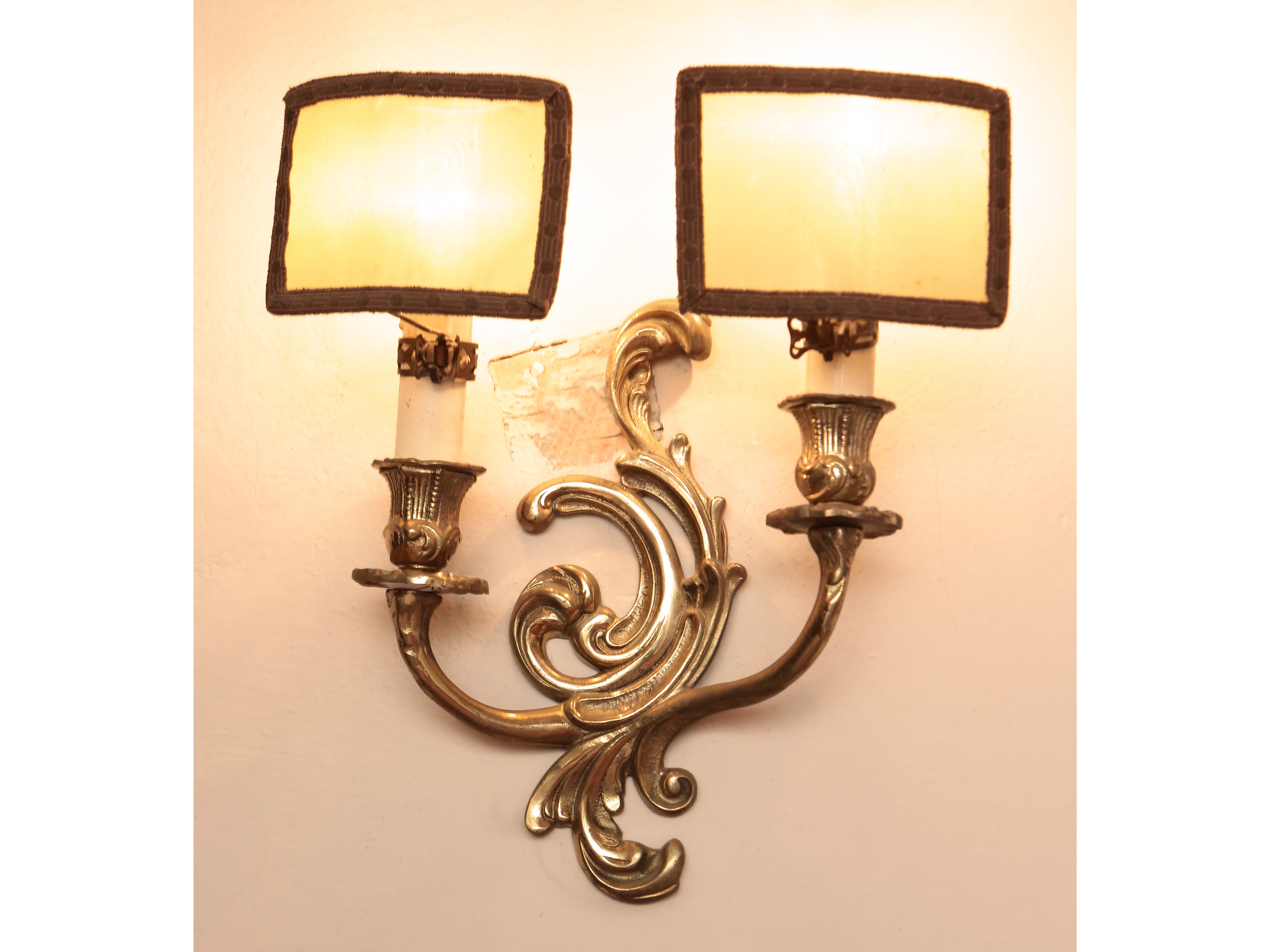 Due coppie di applique in ottone