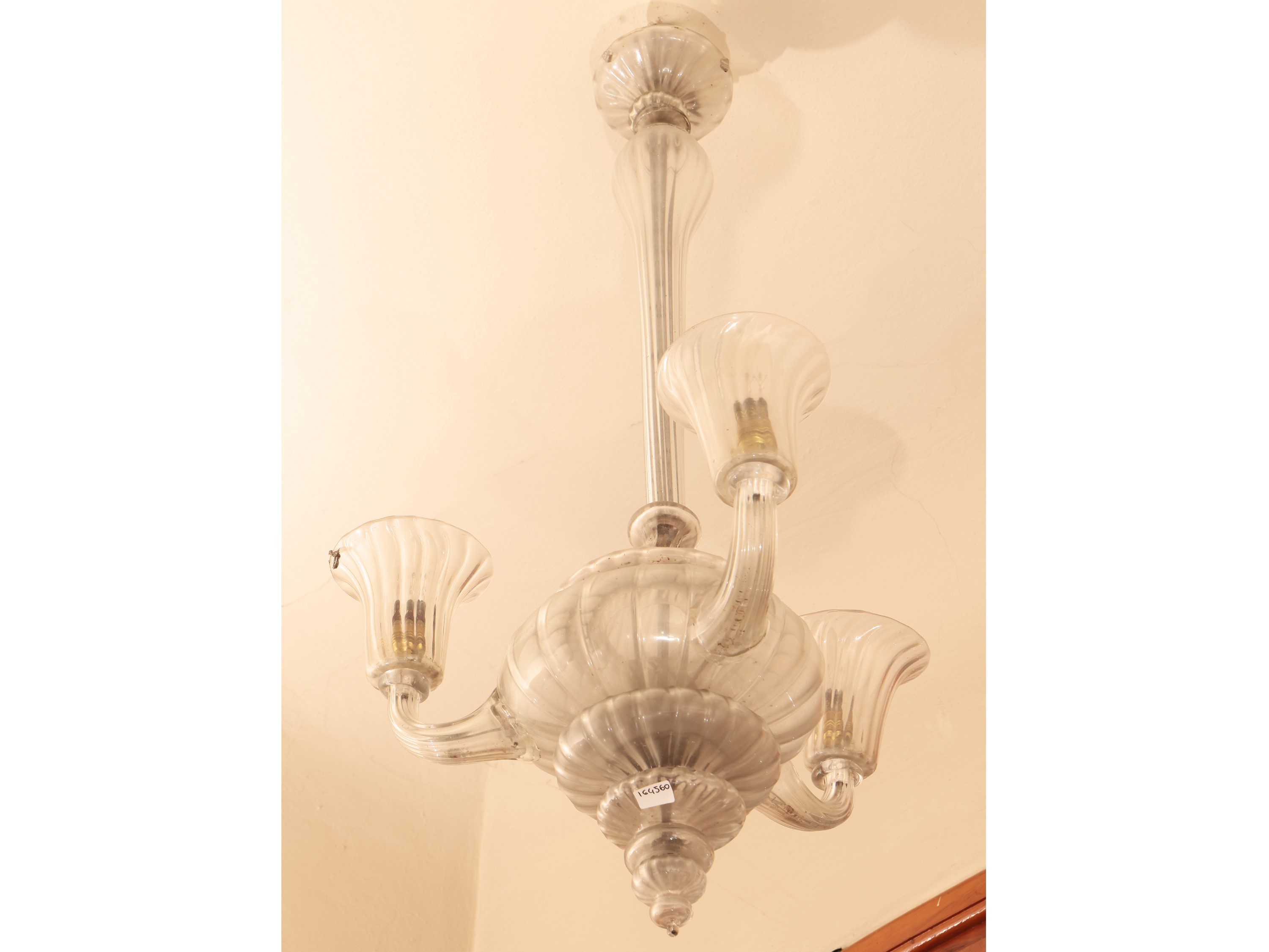 Piccolo lampadario in vetro soffiato incolore