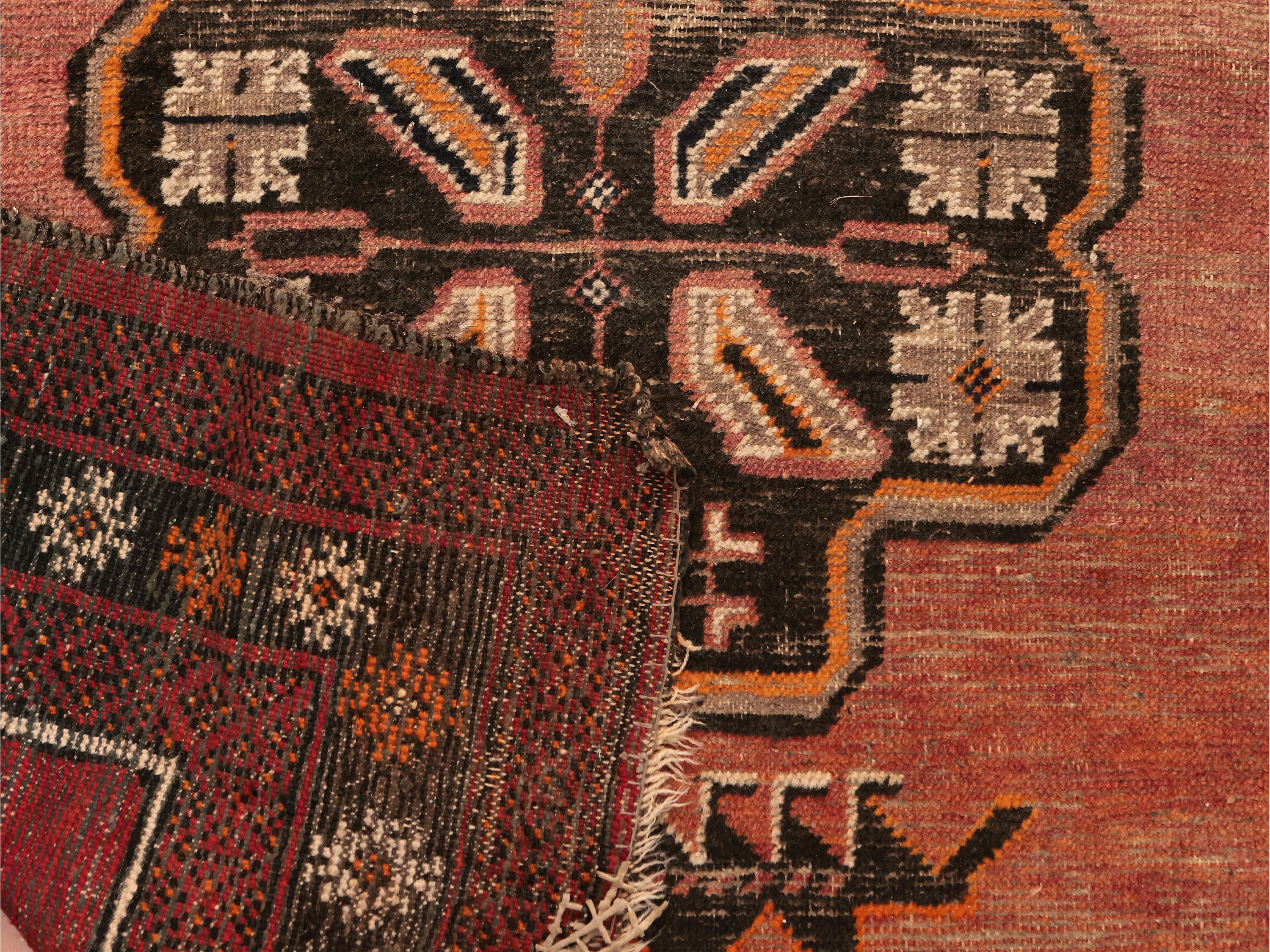 Tappeto caucasico di vecchia manifattura