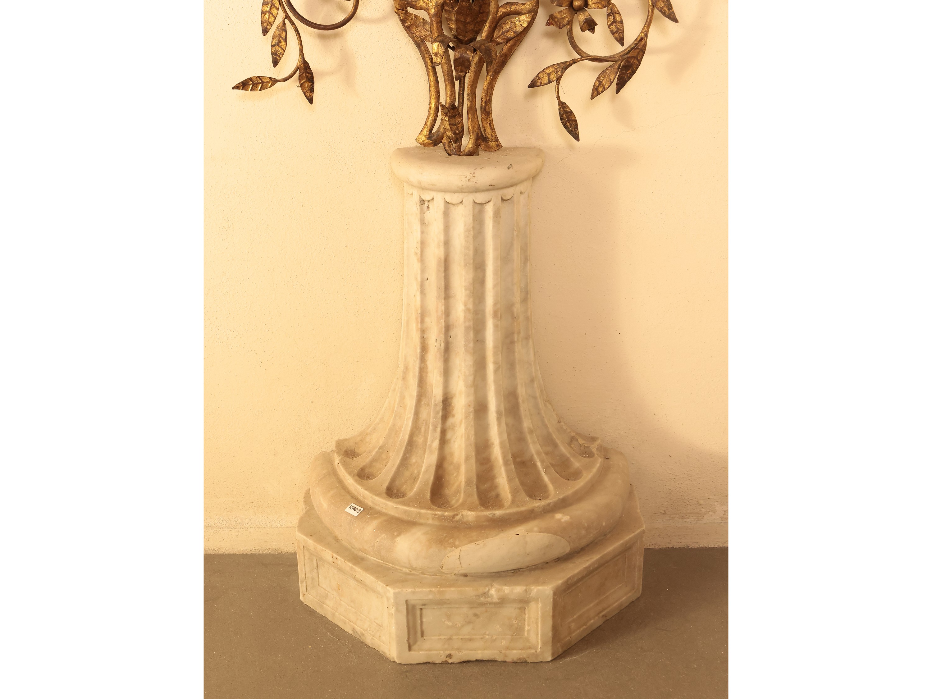Grande Fregio Decorativo in Ferro Battuto Dorato