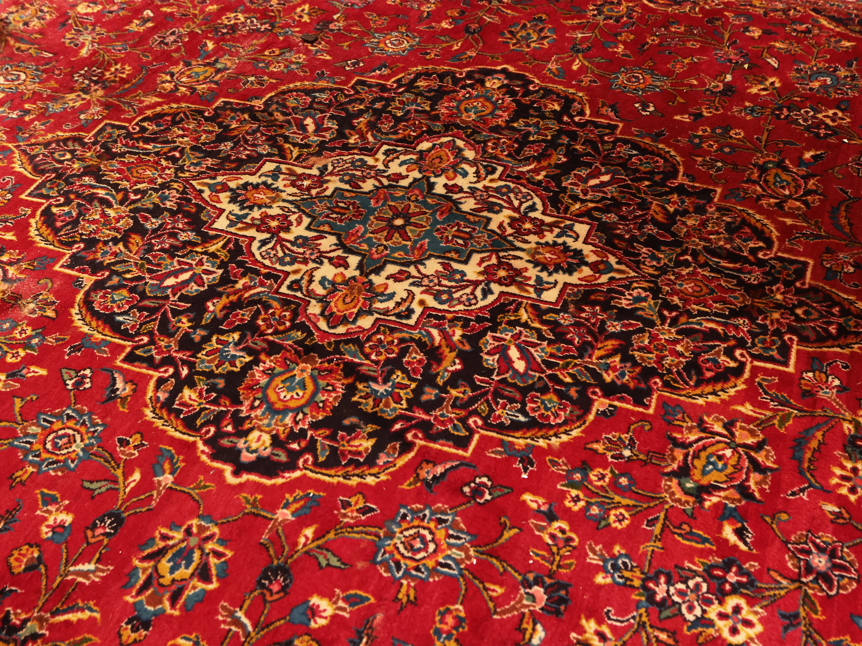 Grande tappeto persiano di vecchia manifattura