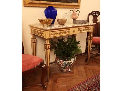 Coppia di Console in Legno Intagliato, Dorato e Laccato