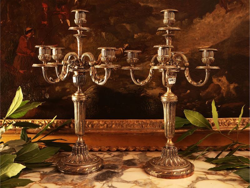 Coppia di Grandi Candelabri in Metallo Argentato