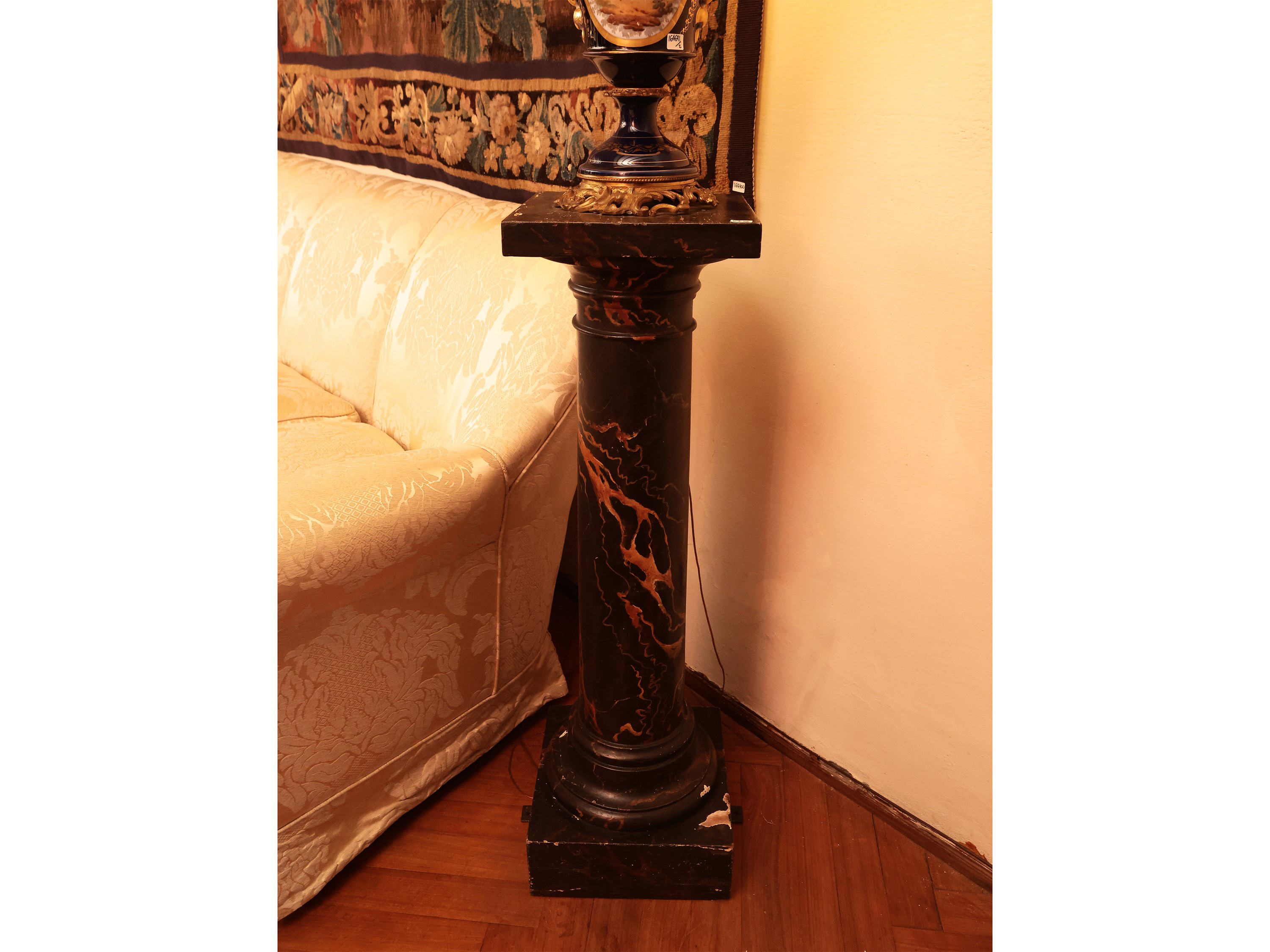 Coppia di Colonne in Legno Laccato