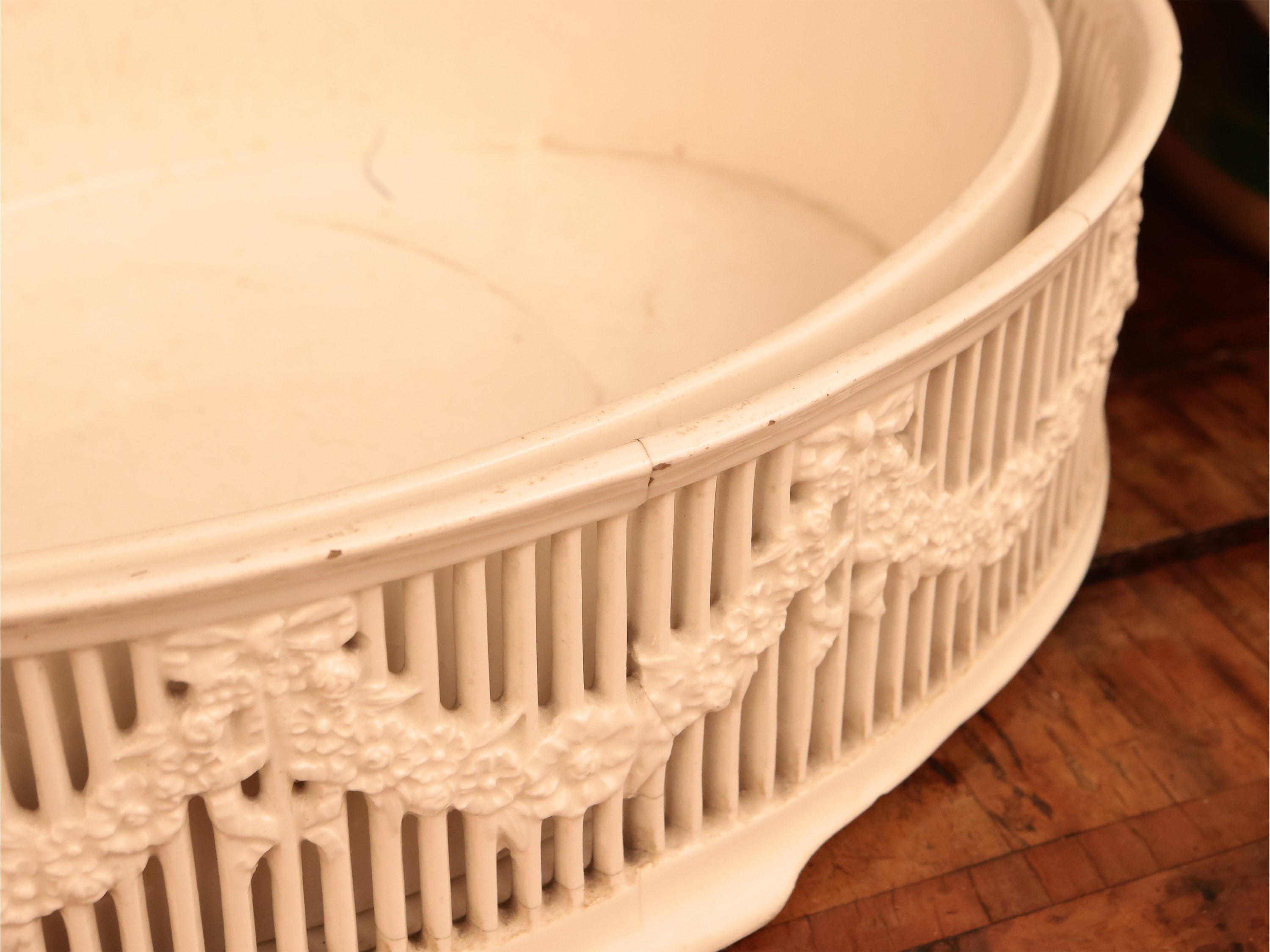 Due accessori per la casa in ceramica