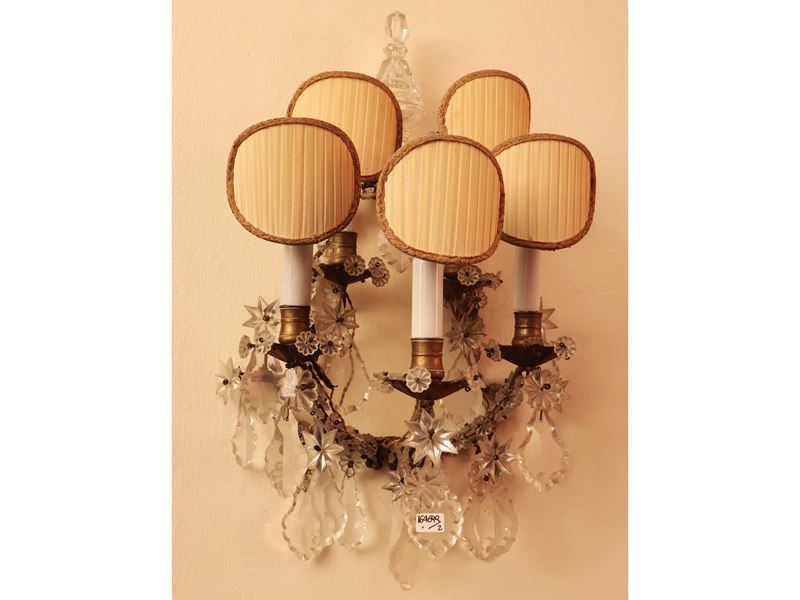 Coppia di applique in metallo e vetro