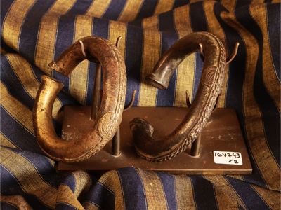 Coppia di Antichi Bracciali in Bronzo
